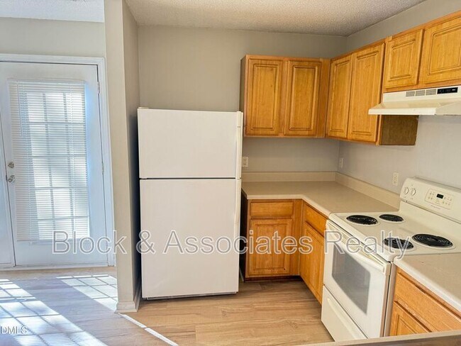 Building Photo - 4832 Silverdene St