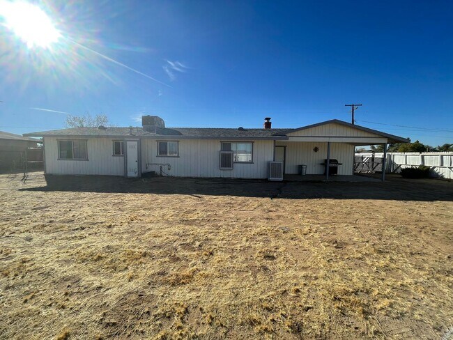 Building Photo - Apple Valley-Cute Starter Home- 2 Bedrooms, 2 Bathrooms, All Appliances Included, Fully Fenced