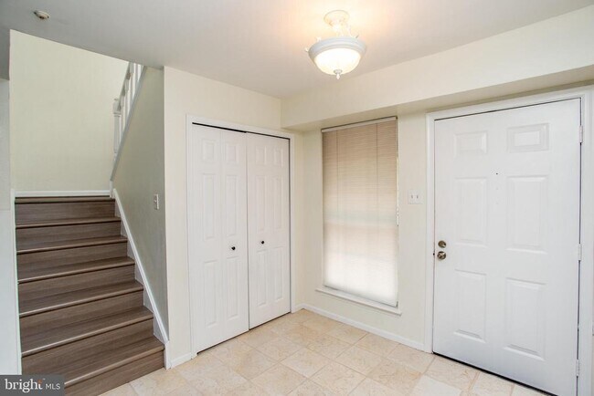 Building Photo - 1739 McNelis Dr