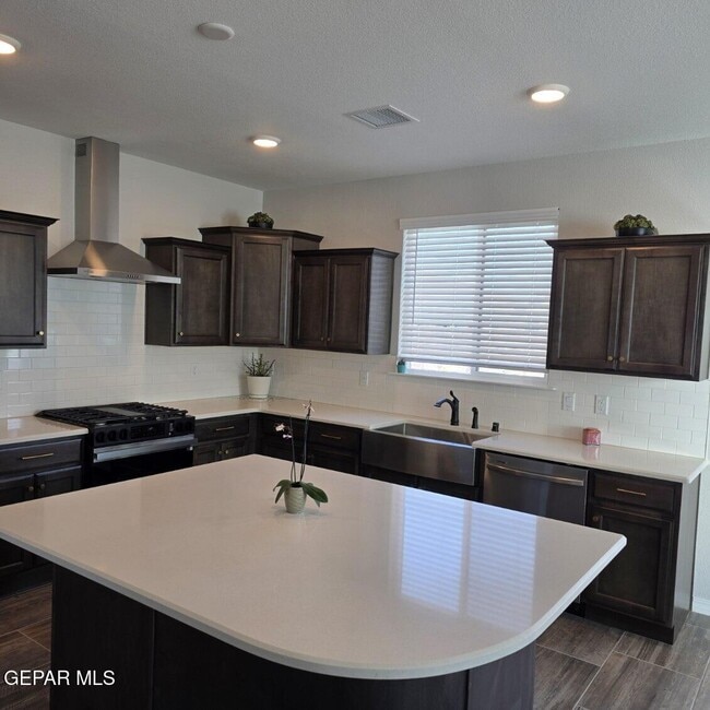 Building Photo - 1804 Ritzy Lou Pl