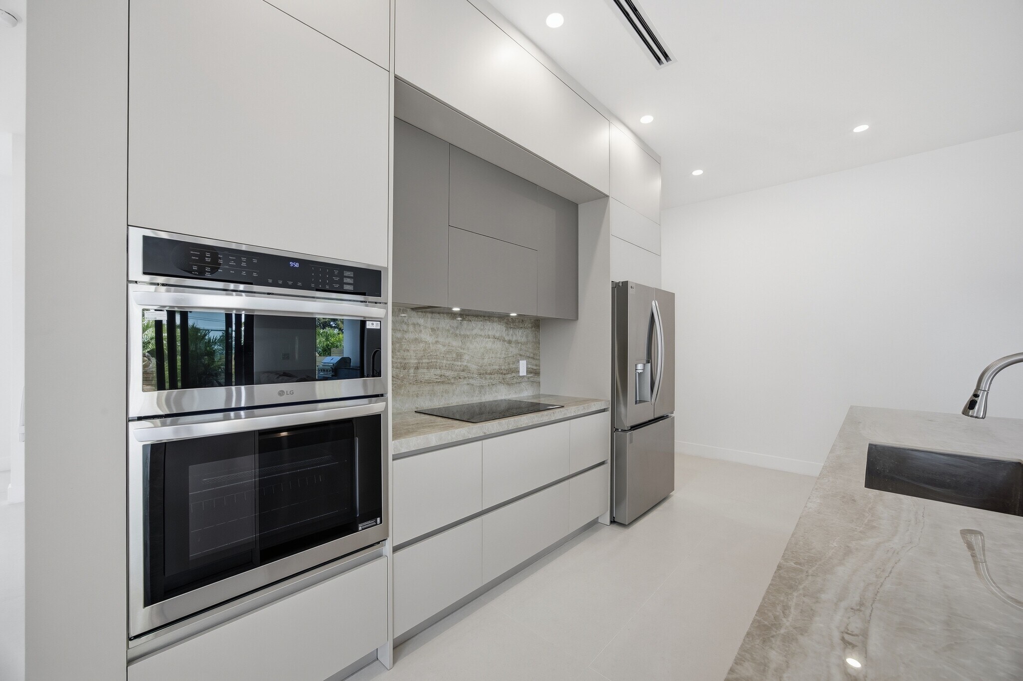 Building Photo - 1319 NE 13th Ave