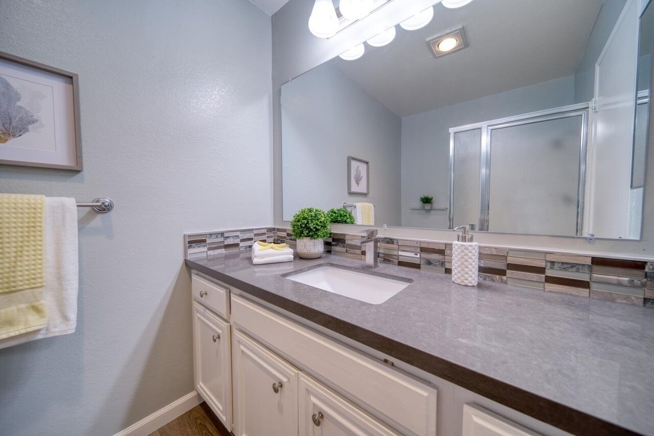 Master Bath - 1178 N Abbott Ave