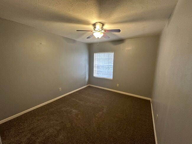 Building Photo - 1235 Buckingham Dr