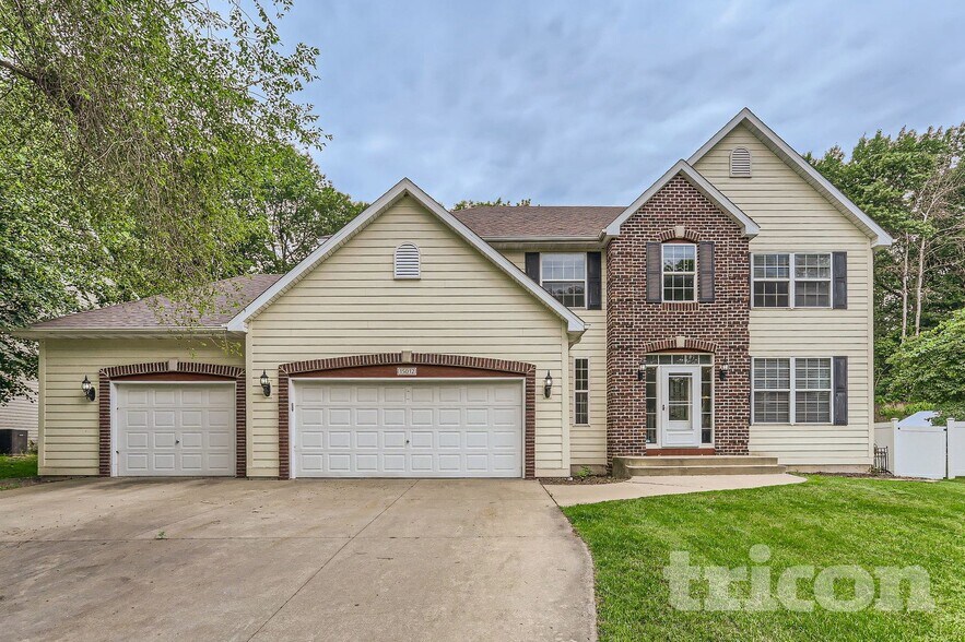 Building Photo - 15012 Viewcrest Ln