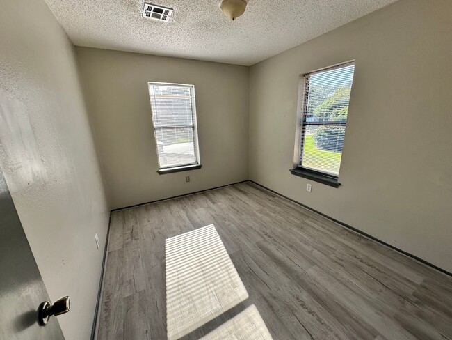 Building Photo - Remodeled 3 bed 1 bath in Central OKC