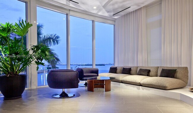 Building Photo - 2020 N Bayshore Dr