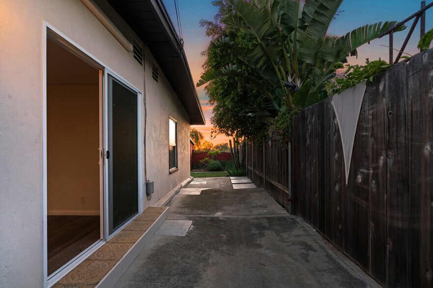 Building Photo - 3440 Hershey St