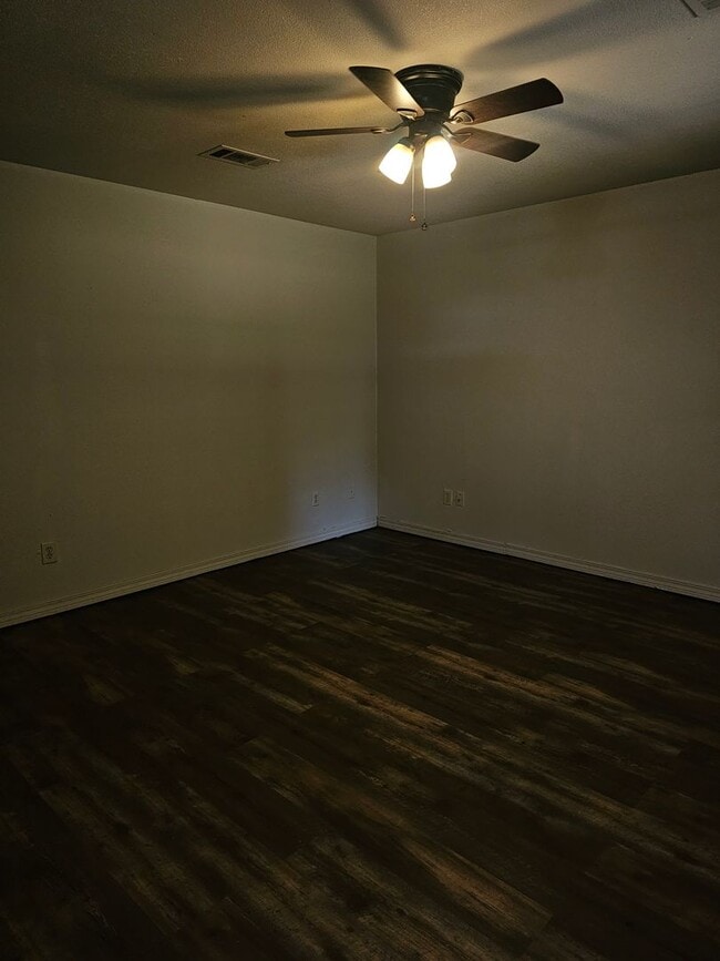 Building Photo - 1243 Charles Dr