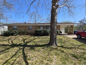 Building Photo - 204 Shamrock Dr