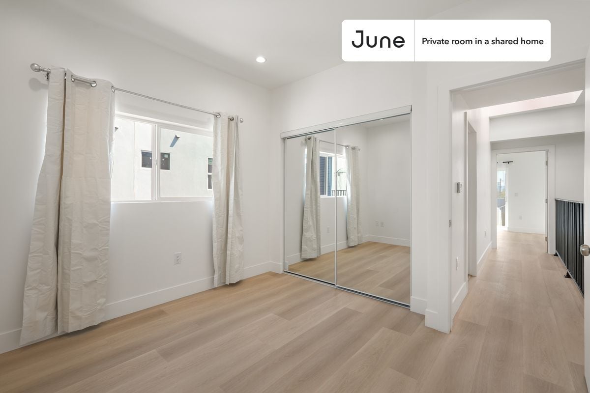 Building Photo - Room in Shared 5 bed/5 bath home