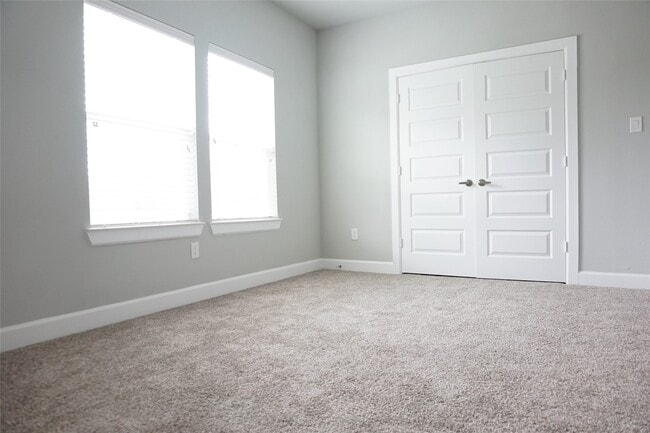 Building Photo - 5036 Van Fleet St