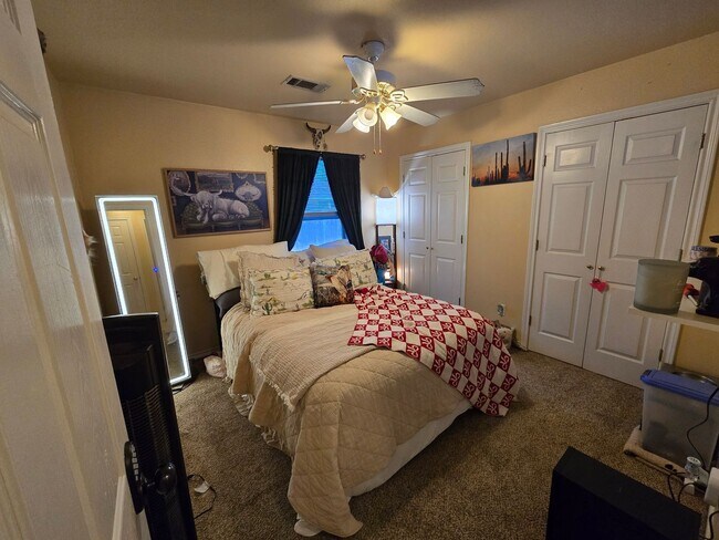 Building Photo - Bryan, West side - 3 bedroom / 2 bath duplex with fenced in yard.