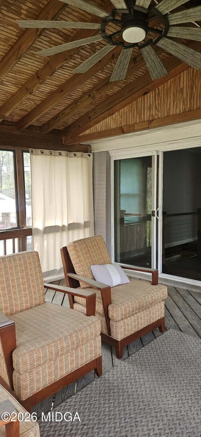 Building Photo - 912 Dogwood Cir