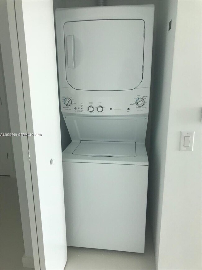 Building Photo - 501 NE 31st St