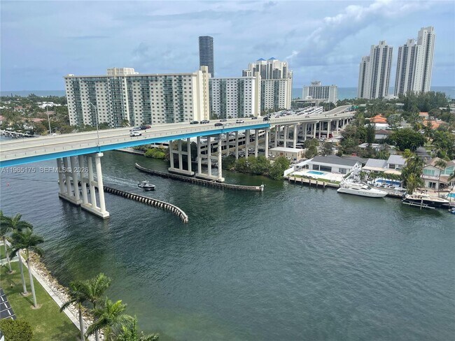 Building Photo - 19195 NE 36th Pl