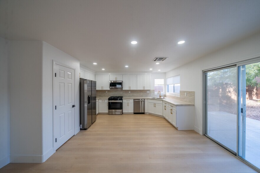 Building Photo - 504 Lacabana Beach Drive