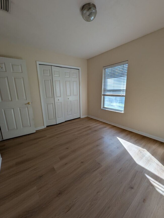 Building Photo - Hamilton Pond single family home