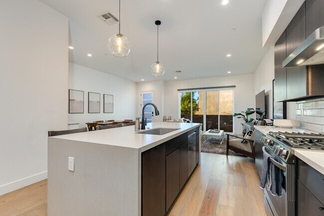 Building Photo - 5151 N 13th Pl