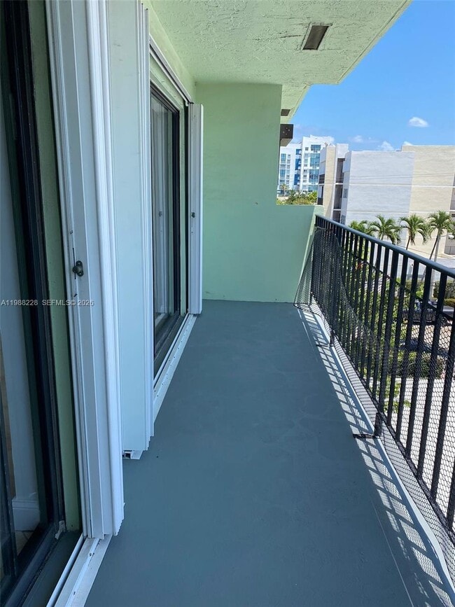 Building Photo - 7626 Byron Ave