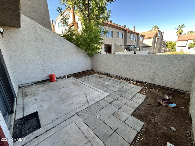 Building Photo - 2040 S Longmore