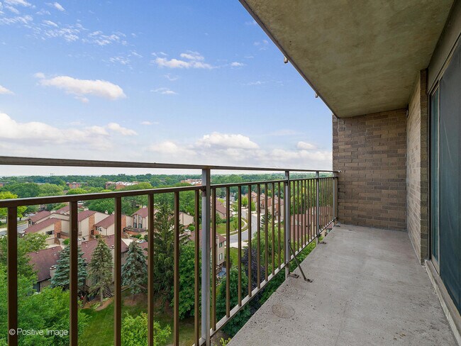 Building Photo - 6340 Americana Dr