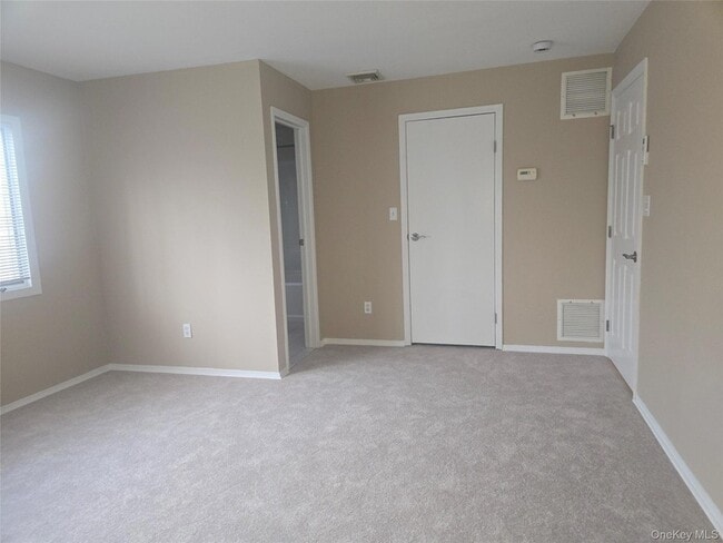 Building Photo - 19 Cardinal Ln