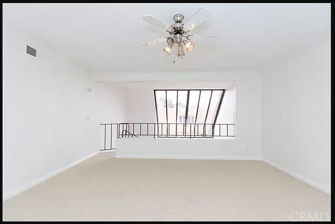 Large loft - 3rd bedroom, game room ...etc. - 1957 Temple Ave