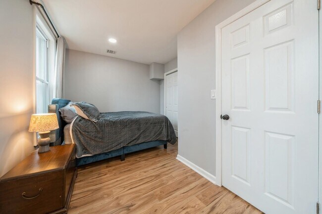 Building Photo - 318 2nd St