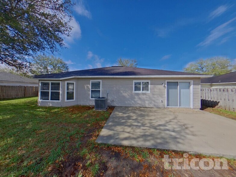 Building Photo - 7125 Beekman Lake Dr