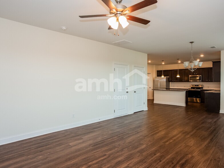 Building Photo - 144 Twin River Dr