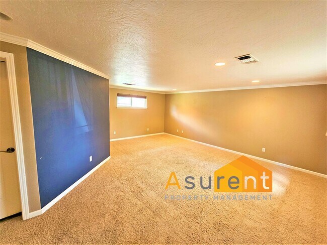 Building Photo - 3085 Connell Ave