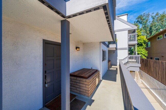 Building Photo - Cozy Condo in Manhattan Beach!