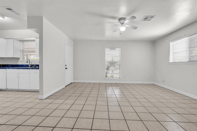 Building Photo - 809 Brooks St
