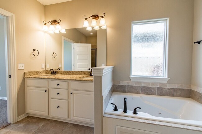 Building Photo - Like New 3 Bedroom Home near Stonebridge M...