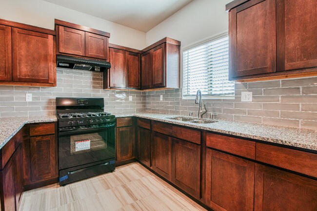 Building Photo - 8945 Robert Dr