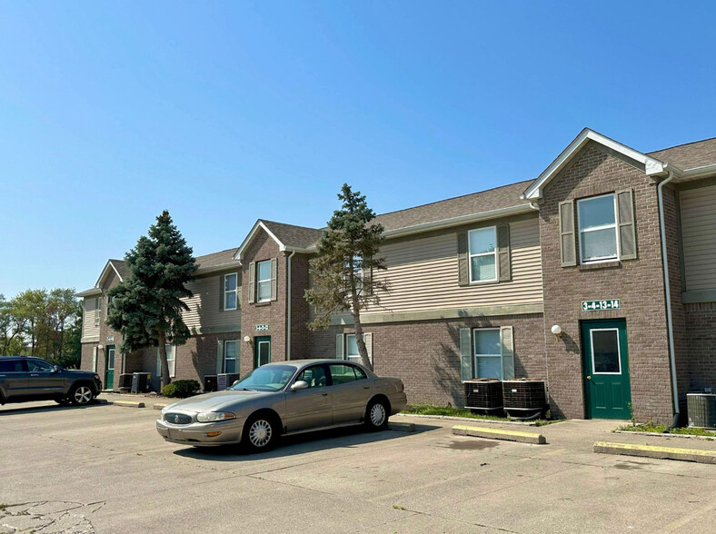 Building Photo - Emerald Pines
