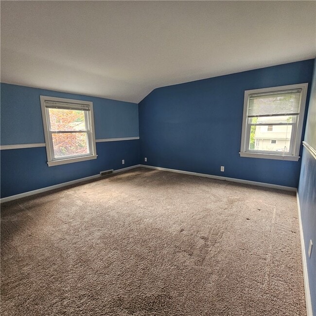 Building Photo - 50 Greenview Dr