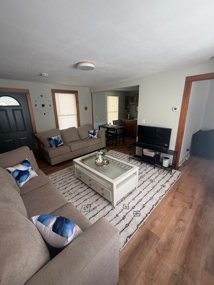 Building Photo - 160 Main St