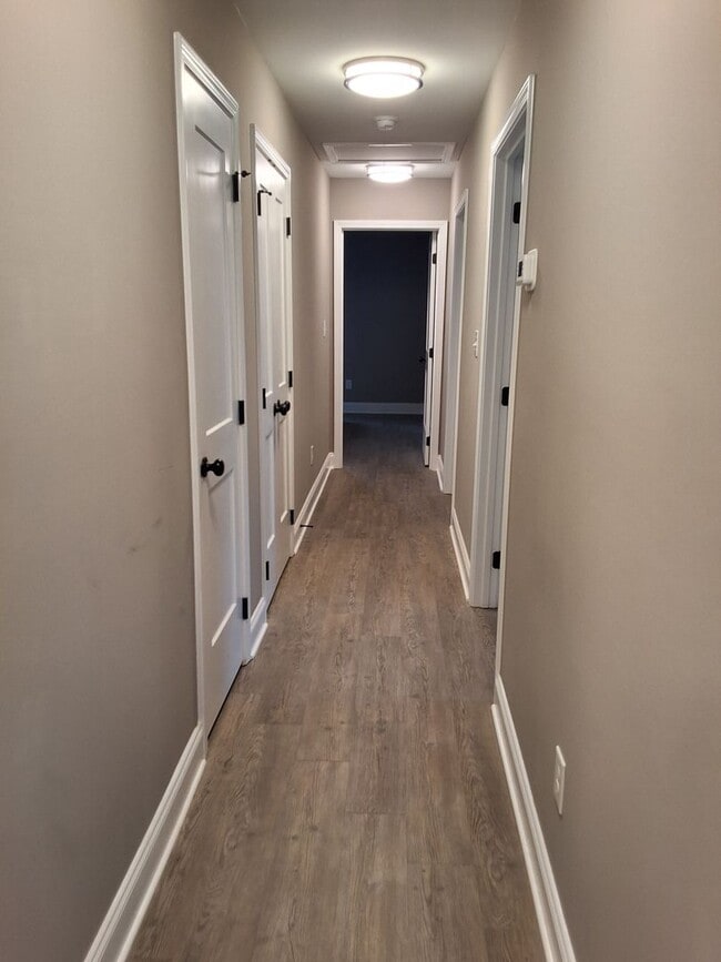 Building Photo - Knoxville 37921 - Fully Furnished - 3 bedroom, 2 bath home - Contact Sharon Arnwine (865) 313-7215