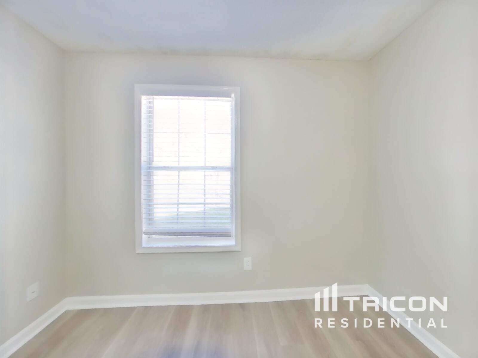 Building Photo - 520 Sarah's Ln