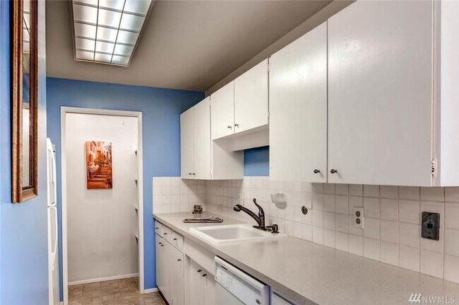 Building Photo - 5722 122nd Pl SE