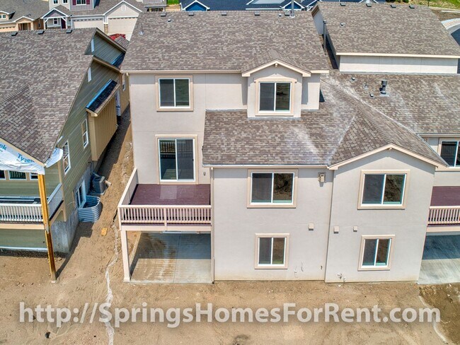 Building Photo - Rockrimmon Townhouse with Two Car Garage
