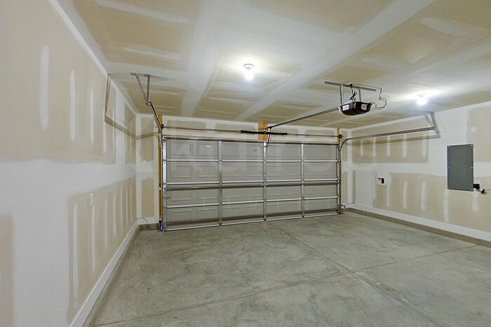 Building Photo - 120 Western Red Cedar Dr