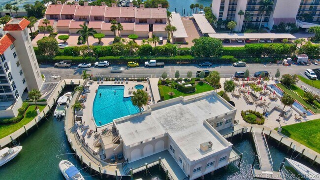 Building Photo - 2871 N Ocean Blvd