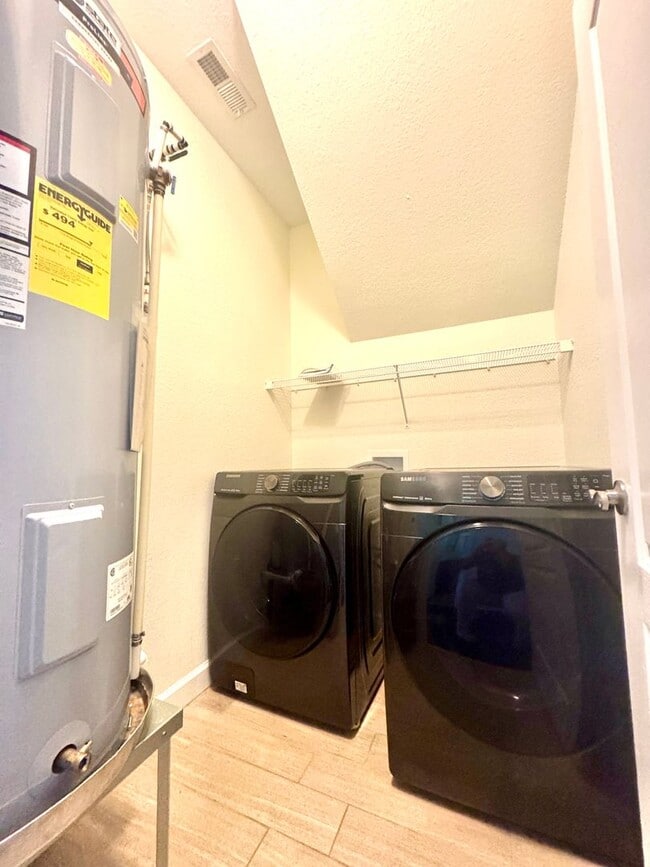 Building Photo - Welcome Home to Comfort and Convenience!