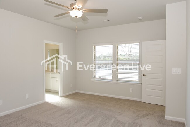 Building Photo - 14729 Mountain Strm Dr