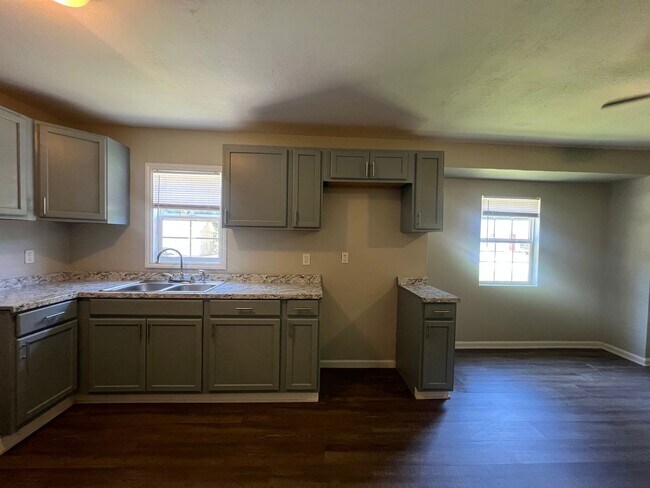 Building Photo - 1414 Moonlite Ave
