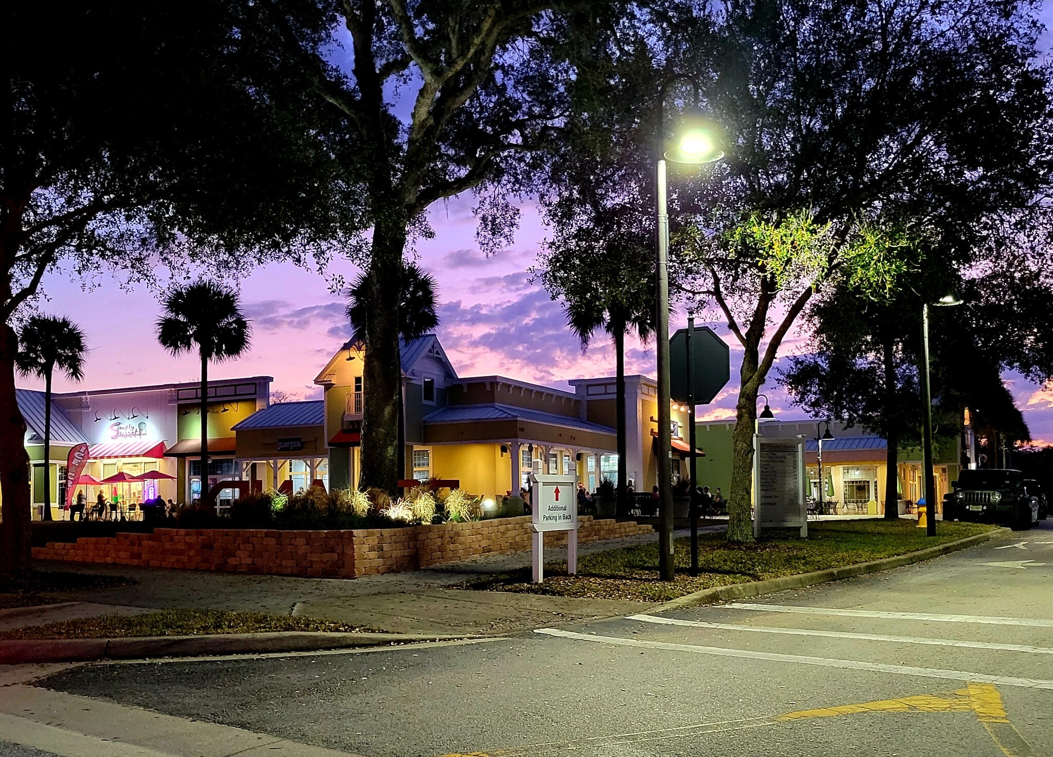 Shops/restaurants 1 block away - 221 Victoria Commons Blvd