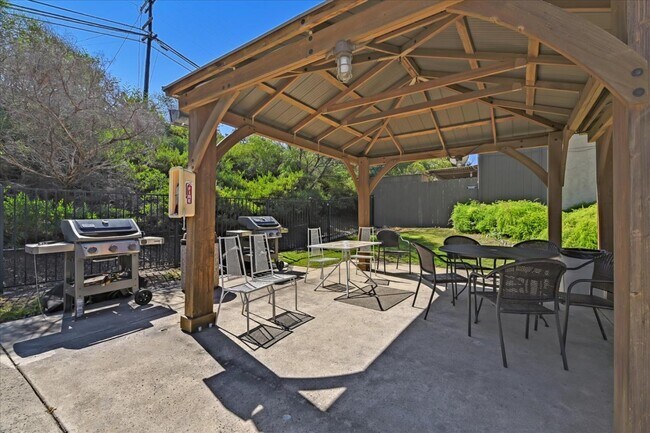 Building Photo - 9175 Campina Dr