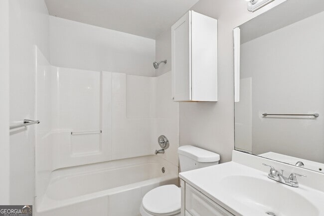 Building Photo - 5659 Whispering Pines Rd